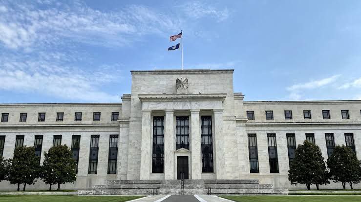رفع الفيدرالي الأمريكي للفائدة، إيجابي أم سلبي على الدولار؟